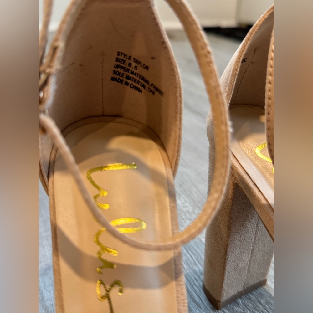 Lulu’s Taylor Block Heel - Picture 3 of 5